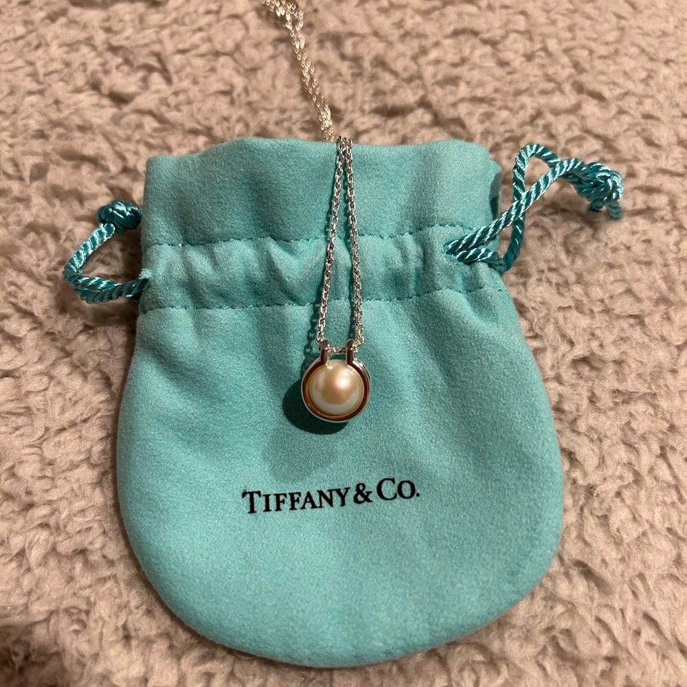 Tiffany & Co. Freshwater Pearl Link Pendant in Sterling Silver 16-18”